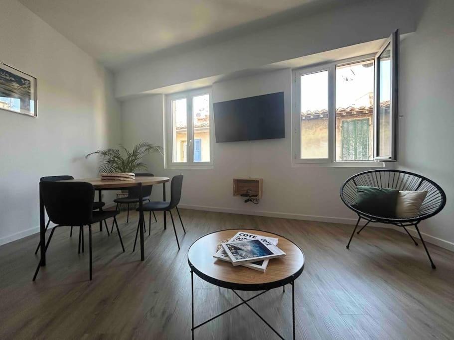 Duplex Au Coeur Du Village De Кассі Екстер'єр фото