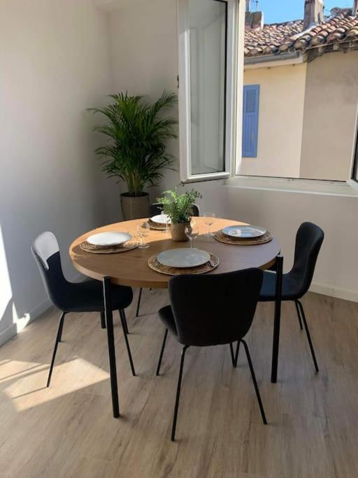 Duplex Au Coeur Du Village De Кассі Екстер'єр фото