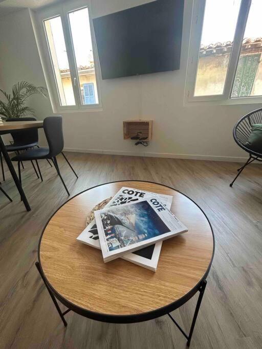 Duplex Au Coeur Du Village De Кассі Екстер'єр фото