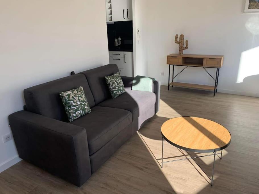 Duplex Au Coeur Du Village De Кассі Екстер'єр фото